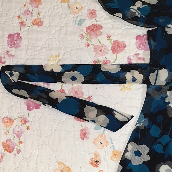 INC International Concepts Floral Top Ties in Back PERFECT CONDITION Size Medium - Picture 4 of 5